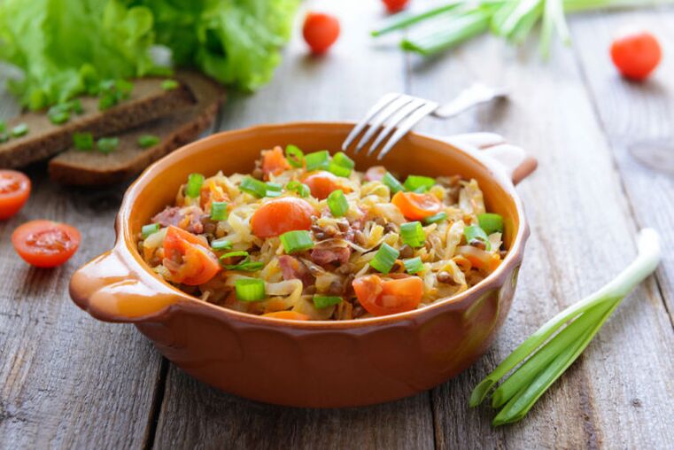 Tout en suivant un régime alimentaire, il est permis de préparer un ragoût à partir de légumes hachés. 