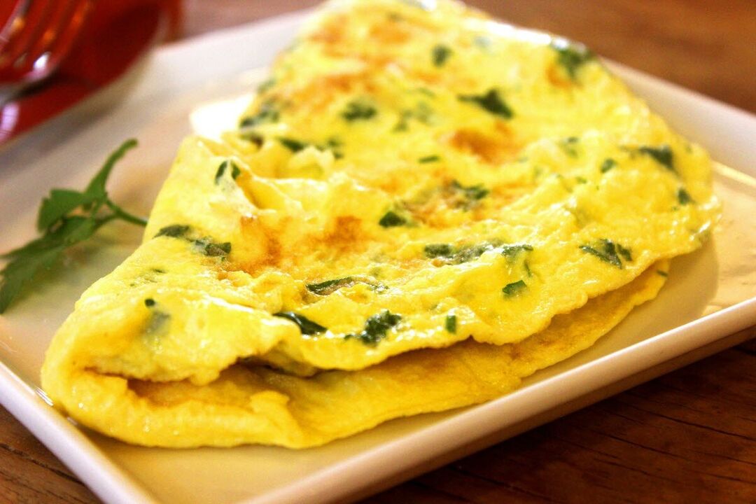 L'omelette est un plat diététique aux œufs autorisé pour les patients atteints de pancréatite. 
